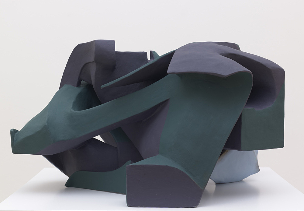 Vincent Fecteau – Untitled, 2012 papier-mâché, acrylic paint 57 x 103 x 97 cm