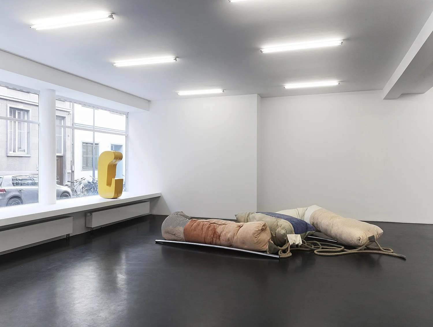 Fluffing the Pillows — Nairy Baghramian — Exhibitions — Galerie Buchholz — Image 17