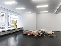 Fluffing the Pillows — Nairy Baghramian — Exhibitions — Galerie Buchholz — Image 46