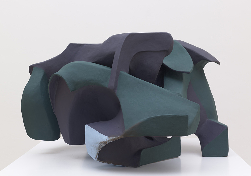 Vincent Fecteau – Untitled, 2012 papier-mâché, acrylic paint 57 x 103 x 97 cm