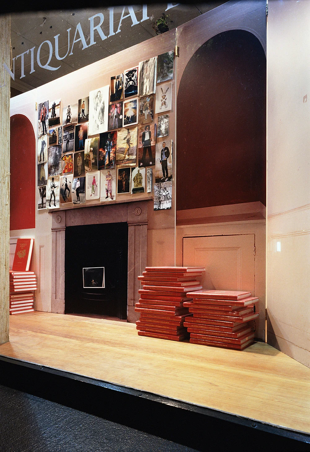 Teil 1 Müllberg — Tomma Abts Abel Auer Henning Bohl Bonnie Camplin Bjorn Copeland Enrico David Vincent Fecteau Isa Genzken Julian Göthe... — Exhibitions — Galerie Buchholz — Image 00