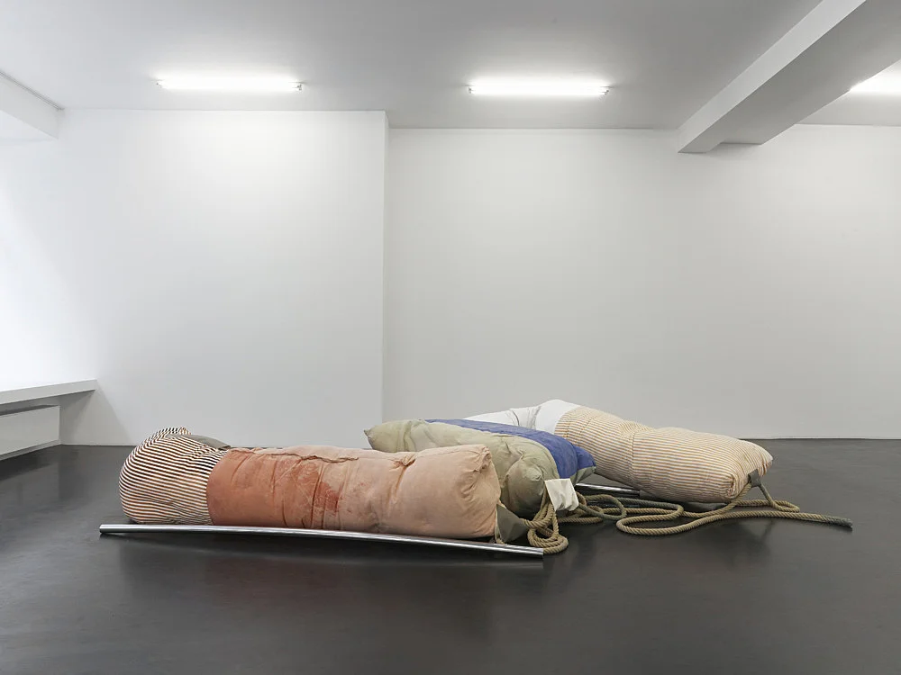 Fluffing the Pillows — Nairy Baghramian — Exhibitions — Galerie Buchholz — Image 00