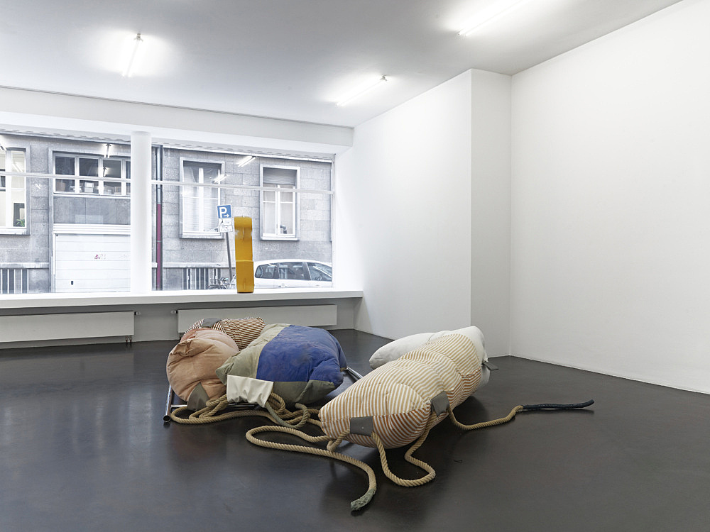 Fluffing the Pillows — Nairy Baghramian — Exhibitions — Galerie Buchholz