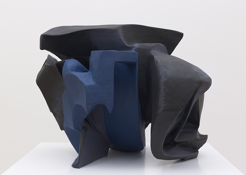 Vincent Fecteau – Untitled, 2012 papier-mâché, acrylic paint 65 x 90 x 87 cm