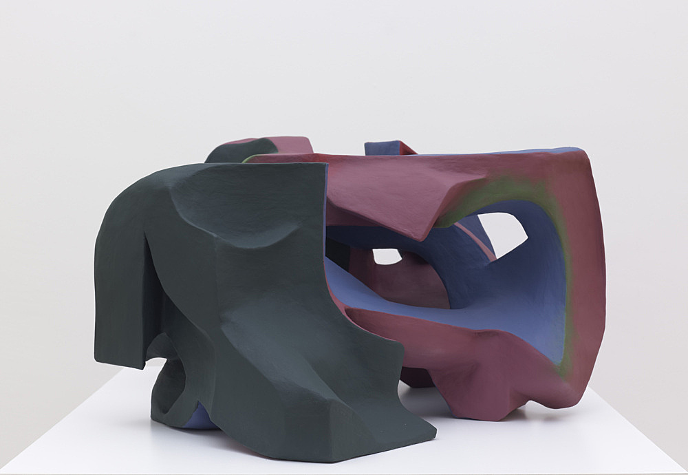 Vincent Fecteau – Untitled, 2012 papier-mâché, acrylic paint 52 x 110 x 90 cm