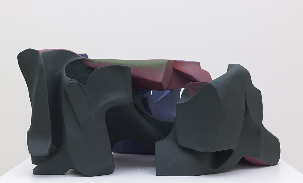 Vincent Fecteau – Untitled, 2012 papier-mâché, acrylic paint 52 x 110 x 90 cm