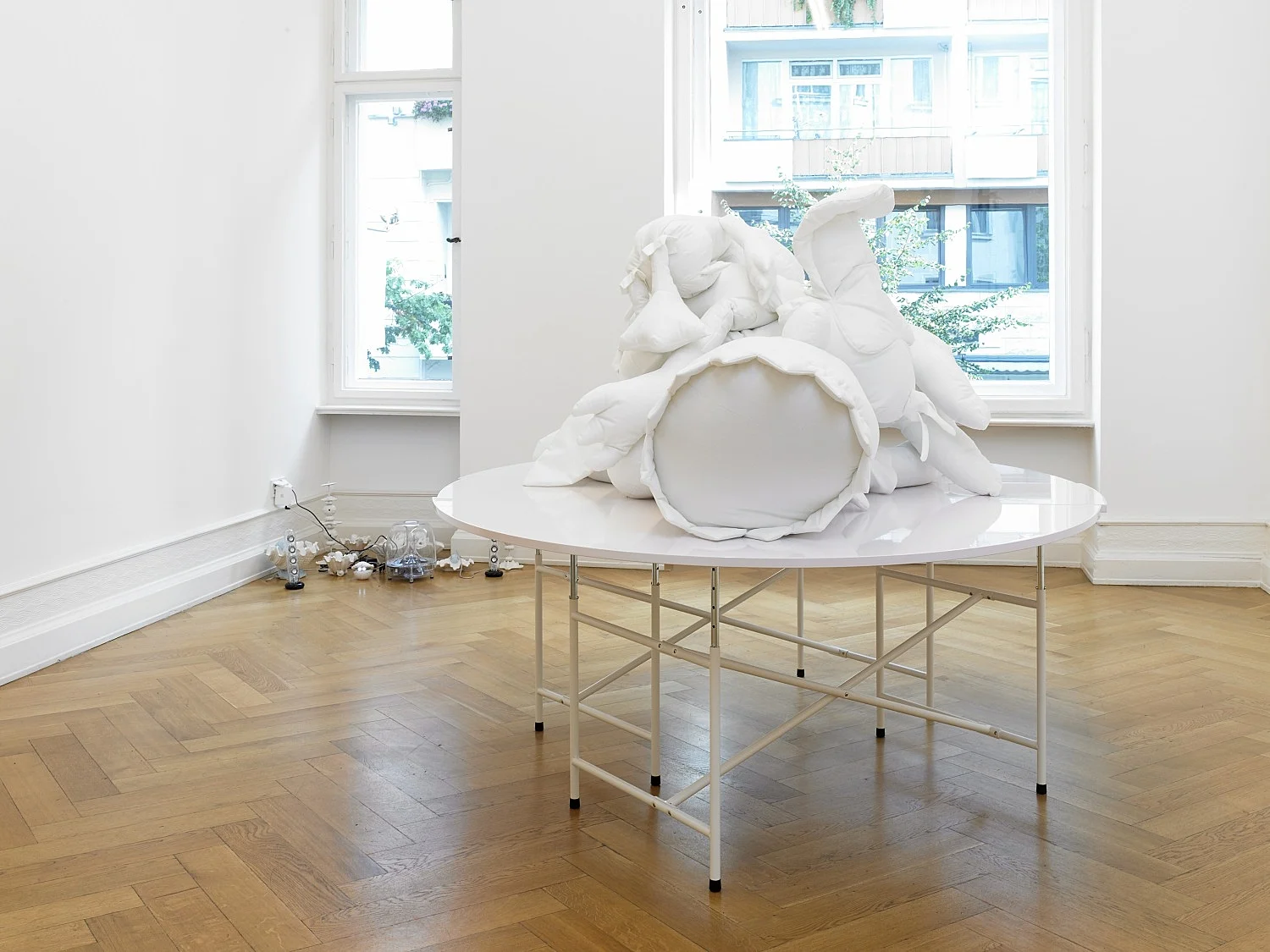 GRANDVILLE AND THE DECISION AT GRANDVILLE — Cosima von Bonin — Exhibitions — Galerie Buchholz — Image 11