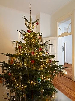 Neptune Society, San Francisco Columbarium, 4th Fl., Dome Room, South Wall, Tier 4, Niche 28243 — Julie AultHeinz Peter Knes Danh VoMartin Wong — Exhibitions — Galerie Buchholz — Image 69