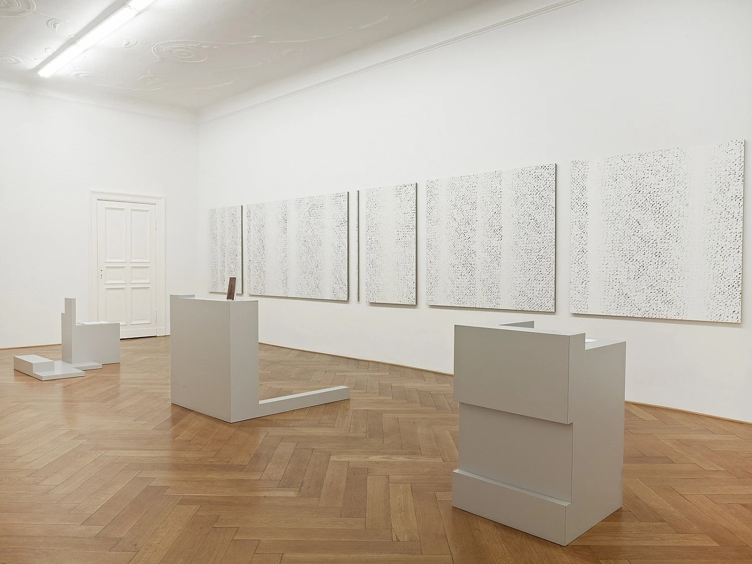 Pedestals, Bias-cut, Robert Macaire, Chronochromes — Cheyney Thompson — Exhibitions — Galerie Buchholz — Image 22