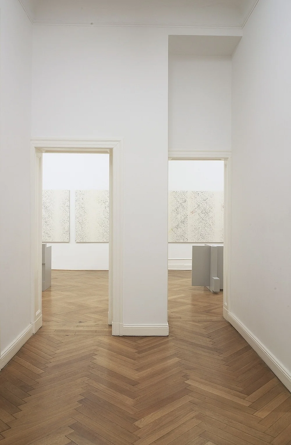 Pedestals, Bias-cut, Robert Macaire, Chronochromes — Cheyney Thompson — Exhibitions — Galerie Buchholz — Image 05