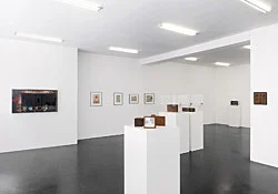 Automaton — Elie Nadelman Joseph Cornell H C Westermann Rodney Quiriconi Ed Flood Christina Ramberg Ron Nagle Vincent Fecteau Tomma... — Exhibitions — Galerie Buchholz — Image 62