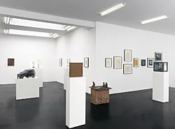 Automaton — Elie Nadelman Joseph Cornell H C Westermann Rodney Quiriconi Ed Flood Christina Ramberg Ron Nagle Vincent Fecteau Tomma... — Exhibitions — Galerie Buchholz — Image 89