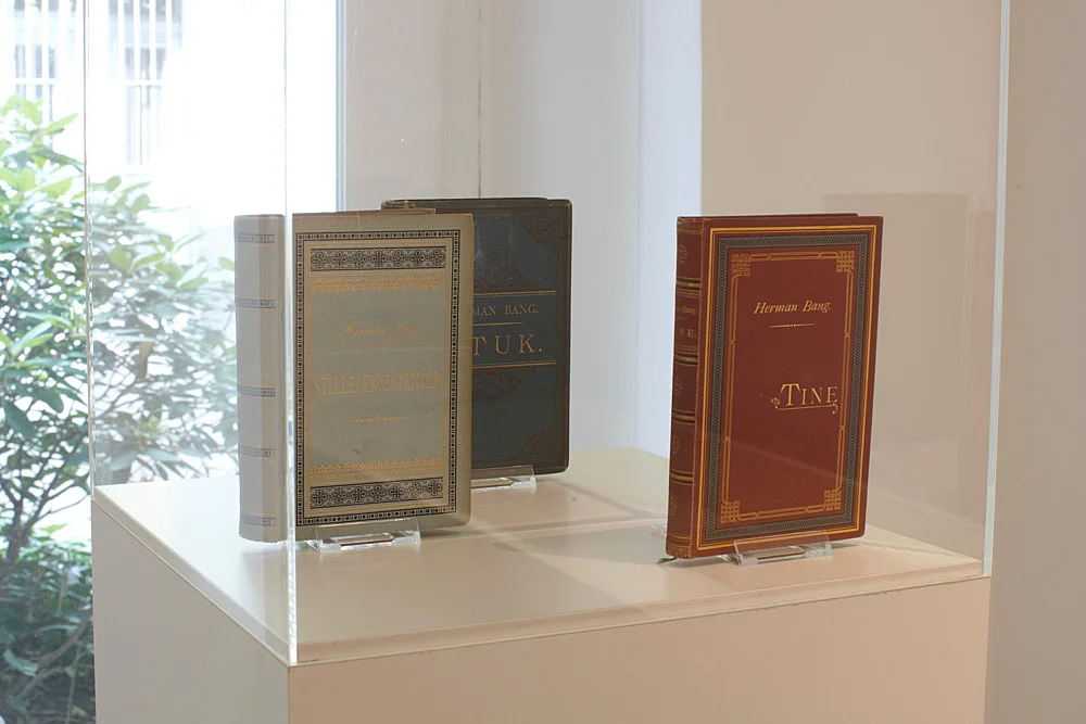 zusammengestellt von Henrik Olesen amp Daniel Buchholz — Bücher, Manuskripte und Briefe von Herman Bang 1857-1912 — Exhibitions — Galerie Buchholz — Image 00