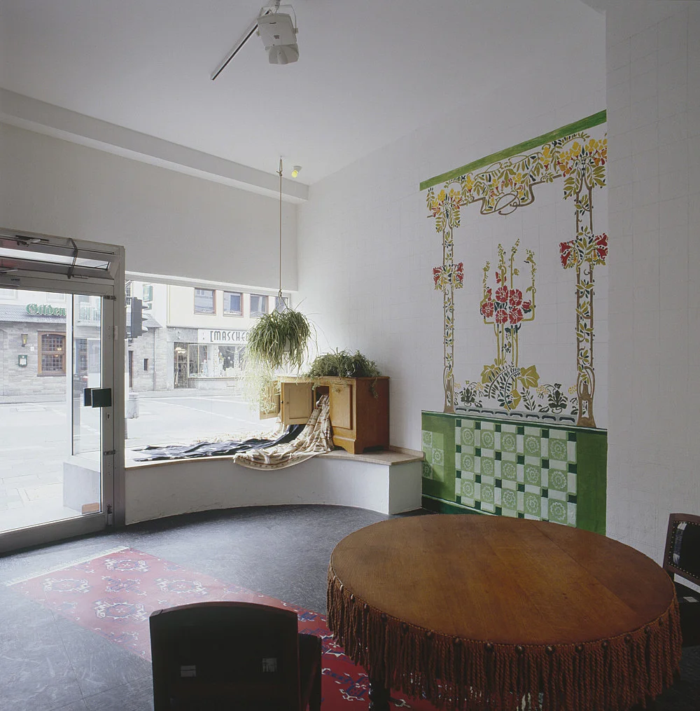 McKenzie Atelier 2007 — Atelier Beca Lipscombe Lucy McKenzie Bernie Reid — Exhibitions — Galerie Buchholz — Image 00