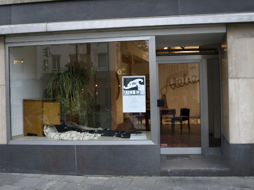 McKenzie Atelier 2007 — Atelier Beca Lipscombe Lucy McKenzie Bernie Reid — Exhibitions — Galerie Buchholz — Image 00