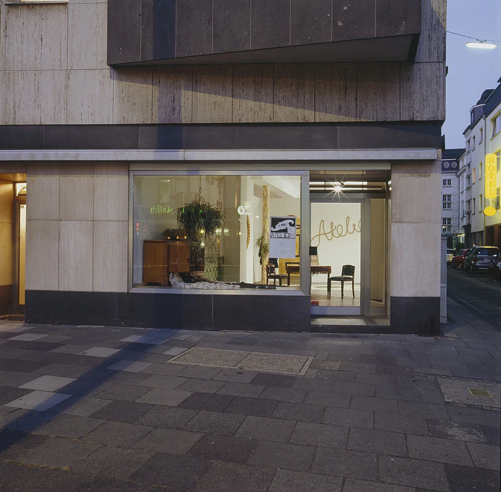 McKenzie Atelier 2007 — Atelier Beca Lipscombe Lucy McKenzie Bernie Reid — Exhibitions — Galerie Buchholz — Image 00