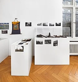 Forschungen an den Rändern der Schrift — Michael Oppitz — Exhibitions — Galerie Buchholz — Image 107