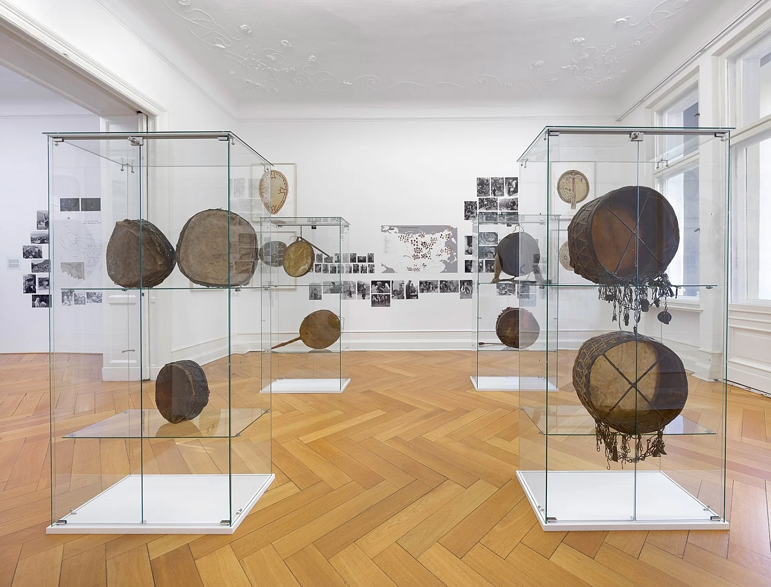 Forschungen an den Rändern der Schrift — Michael Oppitz — Exhibitions — Galerie Buchholz — Image 56