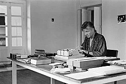 Forschungen an den Rändern der Schrift — Michael Oppitz — Exhibitions — Galerie Buchholz — Image 172