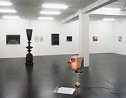 Next to kin — Monika Baer Lukas Duwenhögger Julia Göthe Lucy McKenzie Josef Strau Stefan Thater Katharina Wulff — Exhibitions — Galerie Buchholz — Image 30