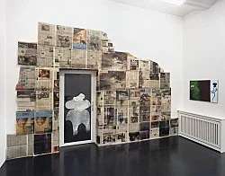 Teil 1 Müllberg — Tomma Abts Abel Auer Henning Bohl Bonnie Camplin Bjorn Copeland Enrico David Vincent Fecteau Isa Genzken Julian Göthe... — Exhibitions — Galerie Buchholz — Image 27