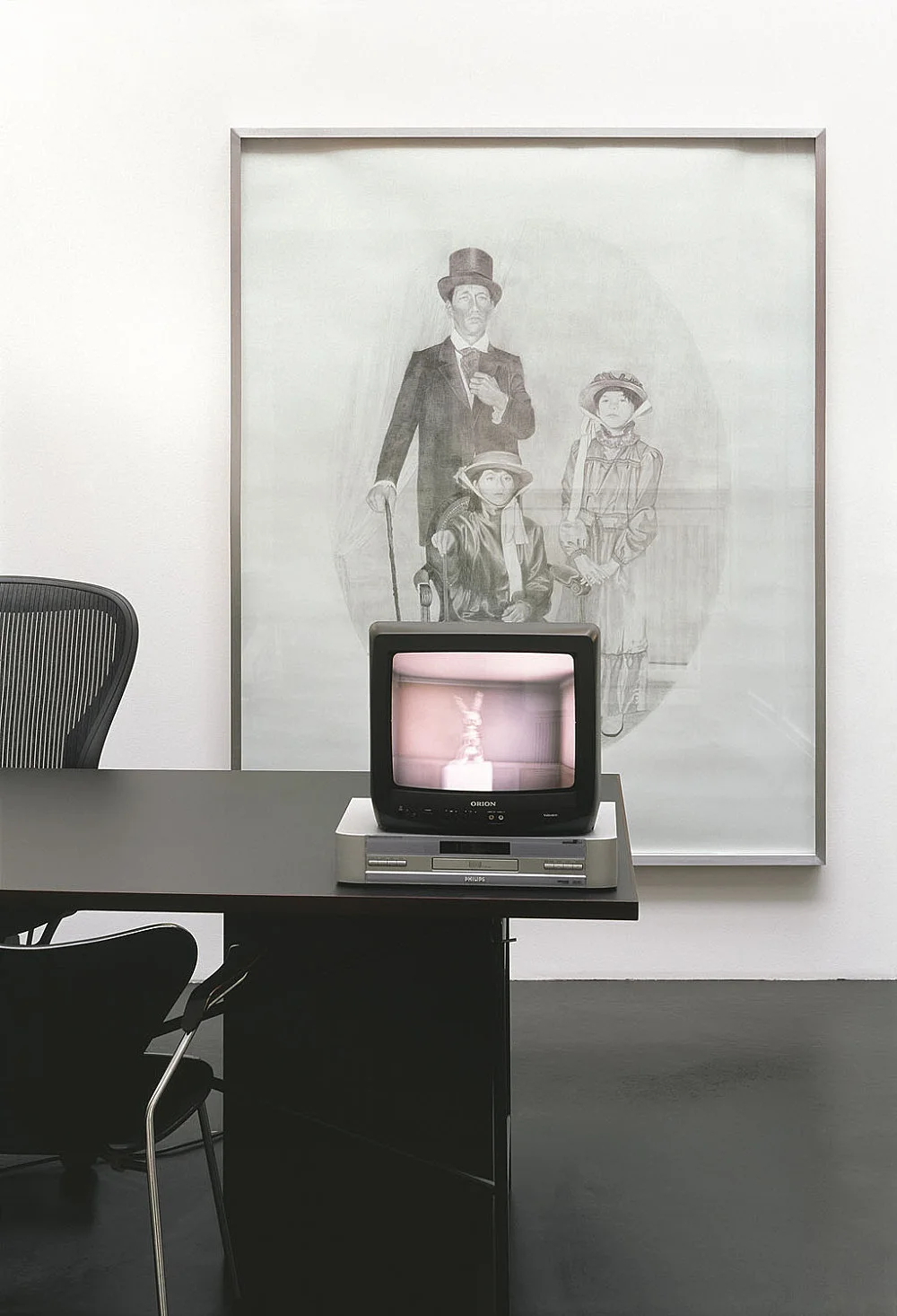 Teil 1 Müllberg — Tomma Abts Abel Auer Henning Bohl Bonnie Camplin Bjorn Copeland Enrico David Vincent Fecteau Isa Genzken Julian Göthe... — Exhibitions — Galerie Buchholz — Image 00