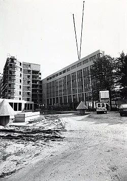 Außenprojekte — Isa Genzken — Exhibitions — Galerie Buchholz — Image 117