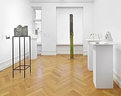 Außenprojekte — Isa Genzken — Exhibitions — Galerie Buchholz — Image 120
