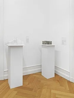Außenprojekte — Isa Genzken — Exhibitions — Galerie Buchholz — Image 129