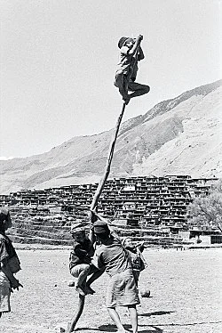 Singers of Ten Thousand Lines — Michael Oppitz — Exhibitions — Galerie Buchholz — Image 70