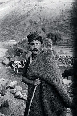 Singers of Ten Thousand Lines — Michael Oppitz — Exhibitions — Galerie Buchholz — Image 79