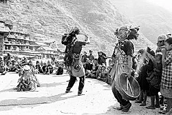 Singers of Ten Thousand Lines — Michael Oppitz — Exhibitions — Galerie Buchholz — Image 89