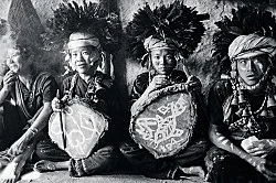 Singers of Ten Thousand Lines — Michael Oppitz — Exhibitions — Galerie Buchholz — Image 101