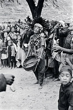 Singers of Ten Thousand Lines — Michael Oppitz — Exhibitions — Galerie Buchholz — Image 56