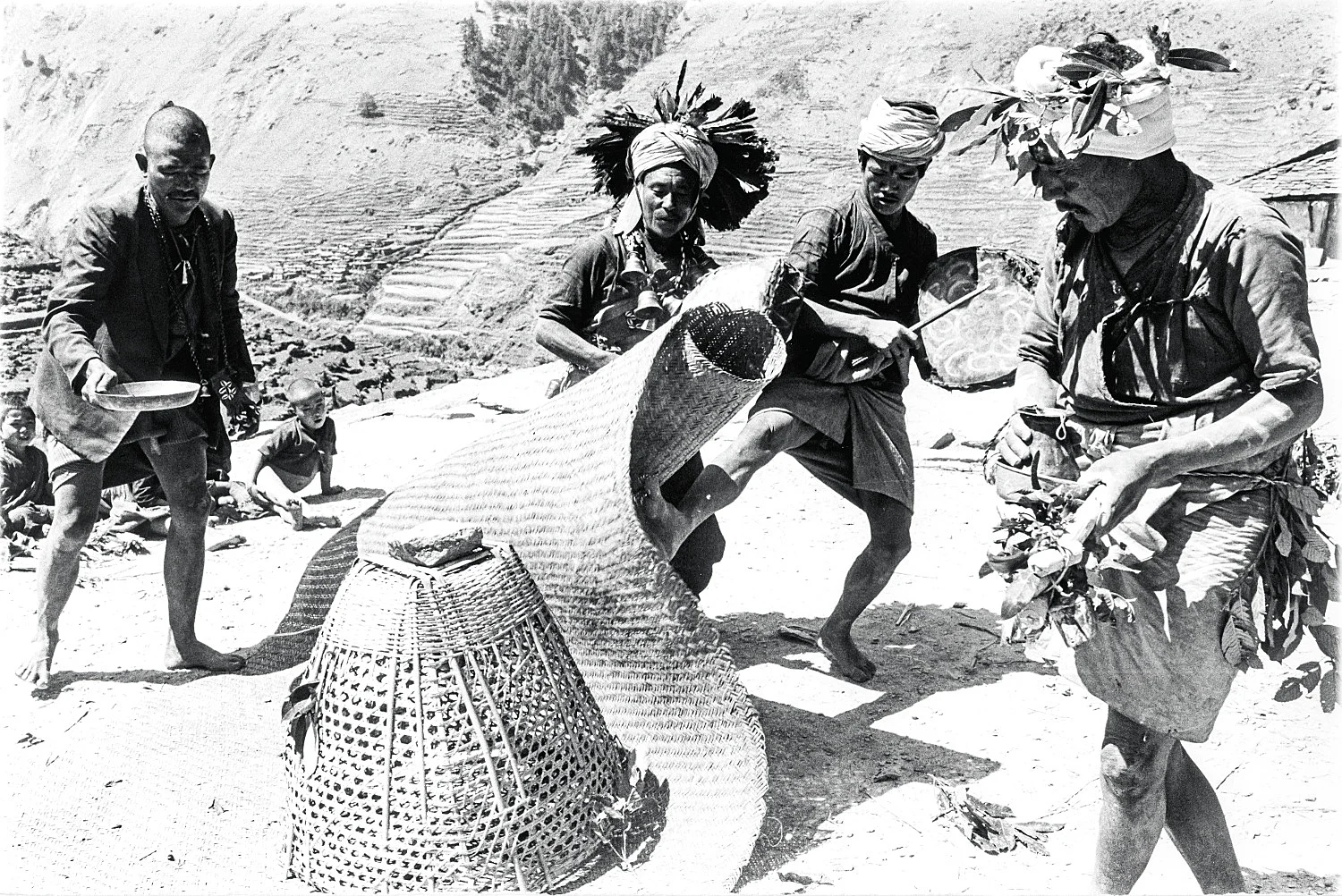 Singers of Ten Thousand Lines — Michael Oppitz — Exhibitions — Galerie Buchholz — Image 11