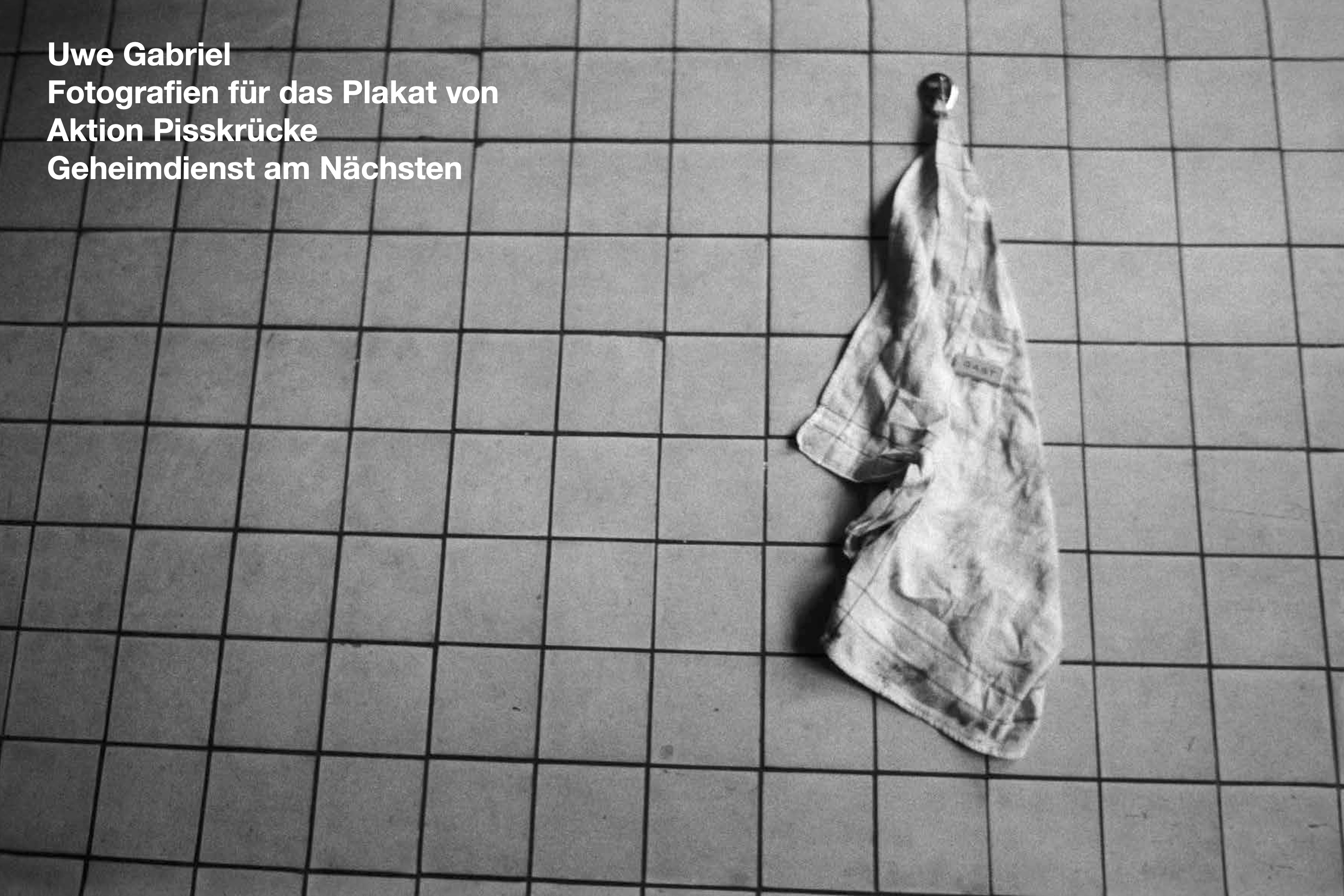 Uwe Gabriel – Fotografien für das Plakat von
Aktion Pisskrücke
Geheimdienst am Nächsten
2021, 42 pages, Owrps, fully illustrated in b/w, 30 x 20 cm
Euro 18,- – This publication edited by Michael Krebber features 22 photographs by Uwe Gabriel that were made in 1980 for the poster of the exhibition