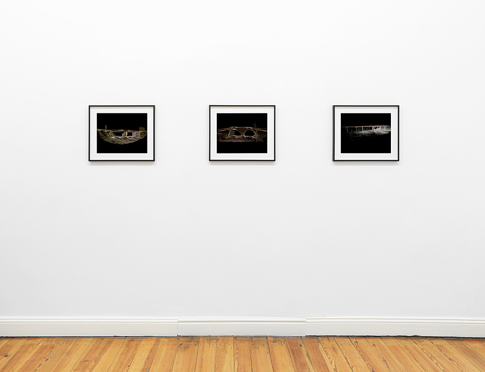 Mark Leckey – Untitled (Bridges), 2020 digital c-print, 3 parts each 28 x 35.5 cm installation view Galerie Buchholz, Berlin 2021