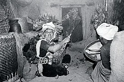 Singers of Ten Thousand Lines — Michael Oppitz — Exhibitions — Galerie Buchholz — Image 90