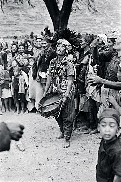 Singers of Ten Thousand Lines — Michael Oppitz — Exhibitions — Galerie Buchholz — Image 58