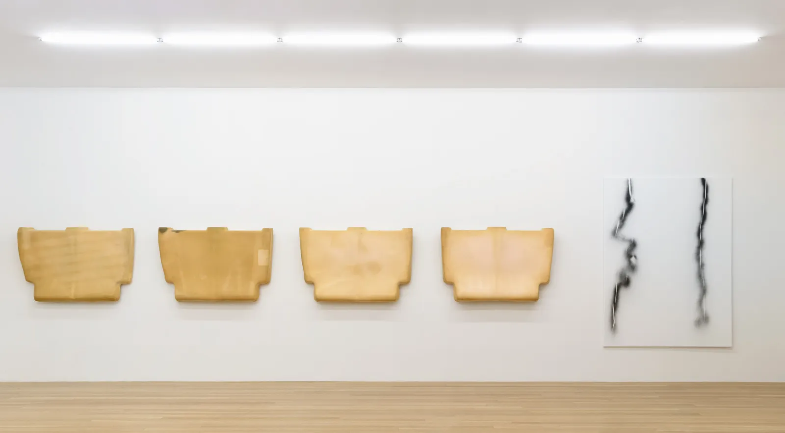 and a footnote on the idea of natural history in Jack Smith an exhibition organized with Juliane Rebentisch — Lutz Bacher, Isa Genzken, Anne Imhof, Michael Krebber, Henrik Olesen, Josephine Pryde — Exhibitions — Galerie Buchholz — Image 30