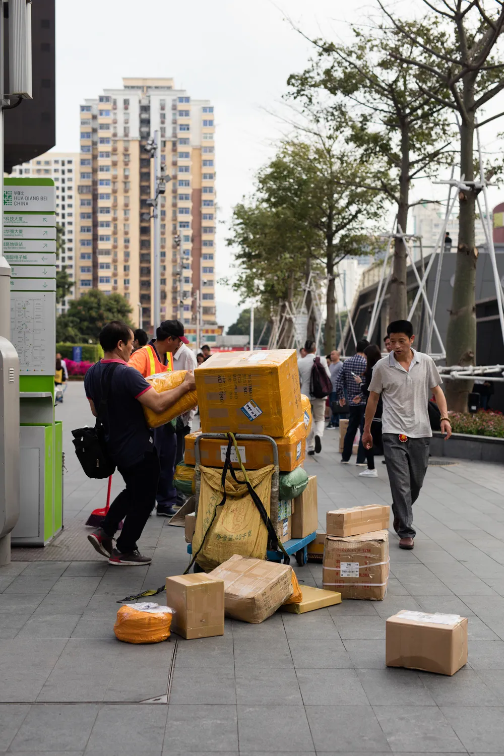 Summer Storm Rain Drops Freeze Frame — Wolfgang Tillmans — Exhibitions — Galerie Buchholz — Image 43