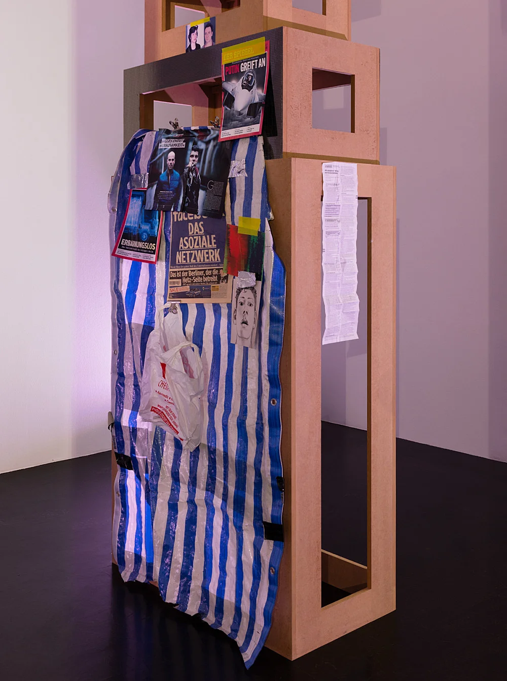 4 Turme, 3 Stelen, Schauspieler und Vollmond — Isa Genzken — Exhibitions — Galerie Buchholz — Image 09