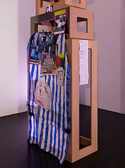 4 Turme, 3 Stelen, Schauspieler und Vollmond — Isa Genzken — Exhibitions — Galerie Buchholz — Image 30