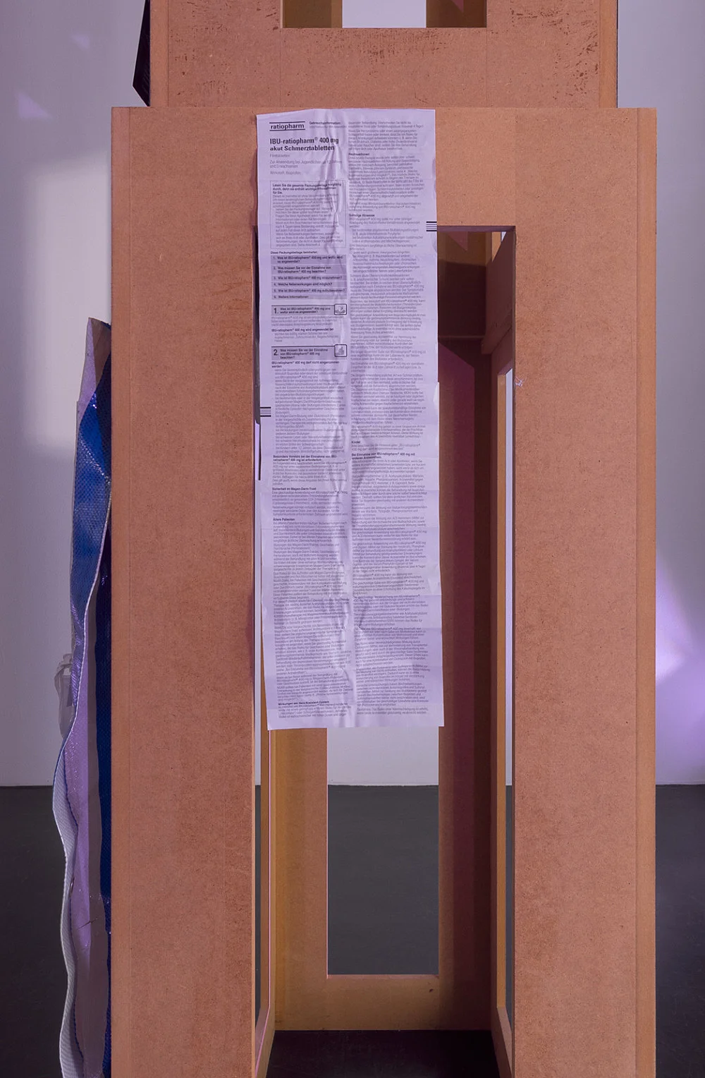 4 Turme, 3 Stelen, Schauspieler und Vollmond — Isa Genzken — Exhibitions — Galerie Buchholz — Image 08