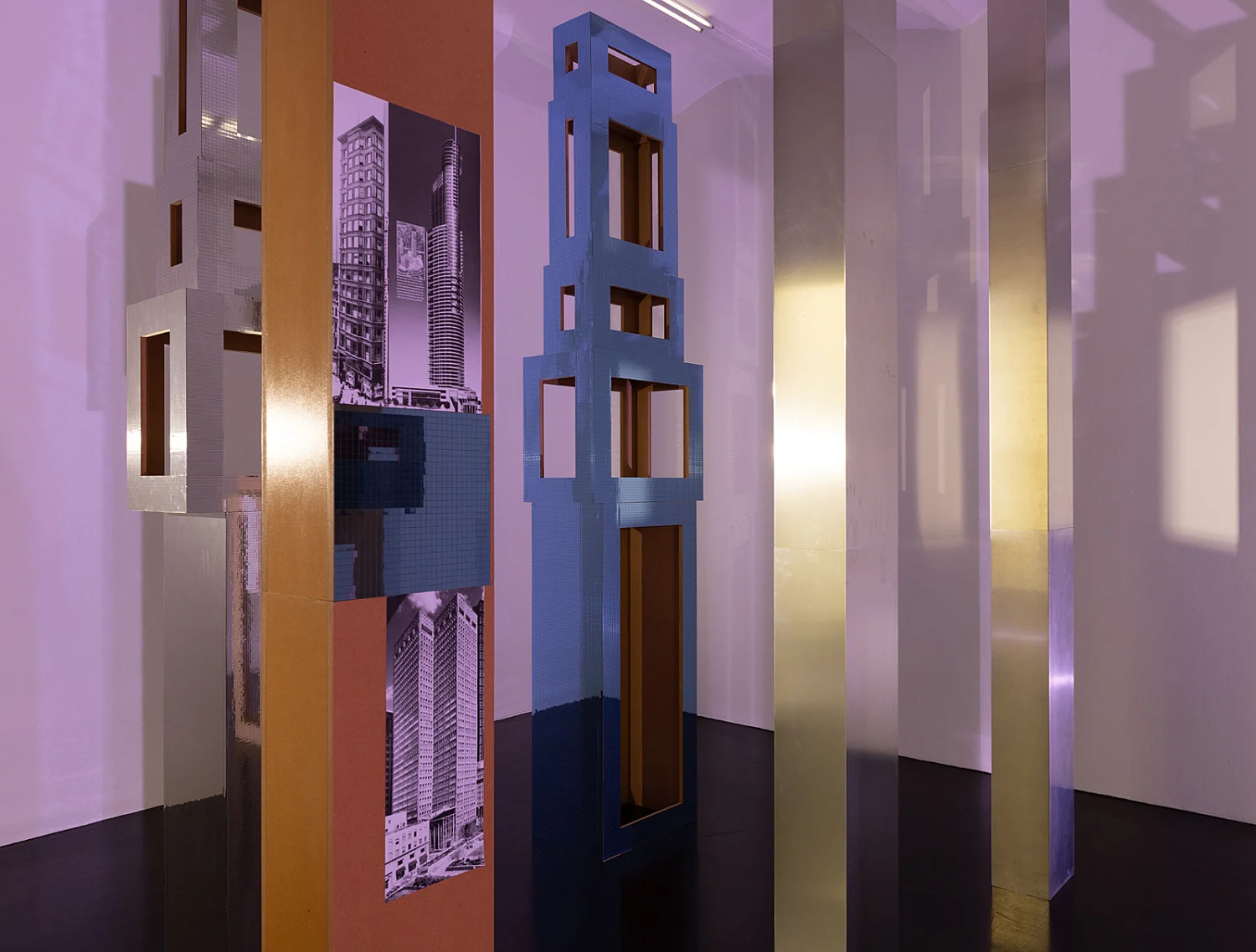 4 Turme, 3 Stelen, Schauspieler und Vollmond — Isa Genzken — Exhibitions — Galerie Buchholz — Image 14