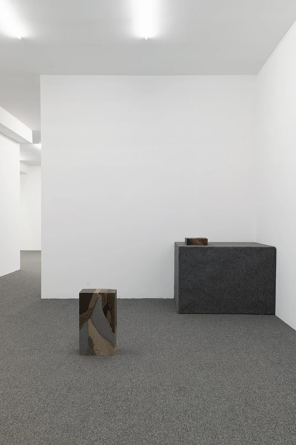 an exhibition organized by Samuel Hindolo — Yuji Agematsu, Gilles Aillaud, Cecilia Bjartmar Hylta, Prunella Clough, Curtis Cuffie, Dominick Di Meo, Trisha... — Exhibitions — Galerie Buchholz — Image 12