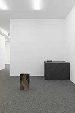 an exhibition organized by Samuel Hindolo — Yuji Agematsu, Gilles Aillaud, Cecilia Bjartmar Hylta, Prunella Clough, Curtis Cuffie, Dominick Di Meo, Trisha... — Exhibitions — Galerie Buchholz — Image 50